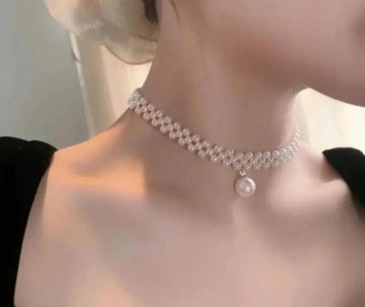 Elegant Women's Pearl Choker