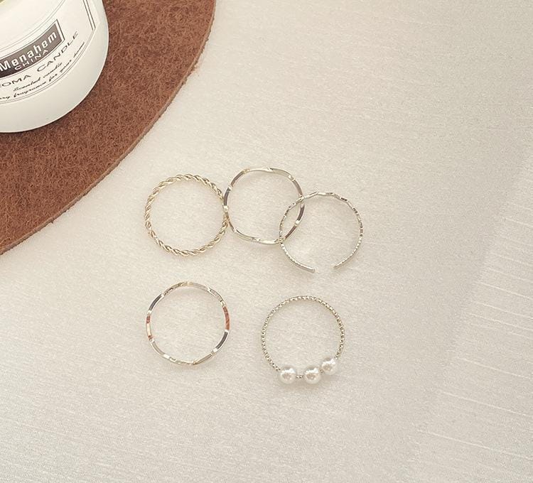 Minimalist Pearl &amp; Silver Ring Set – 5-Piece