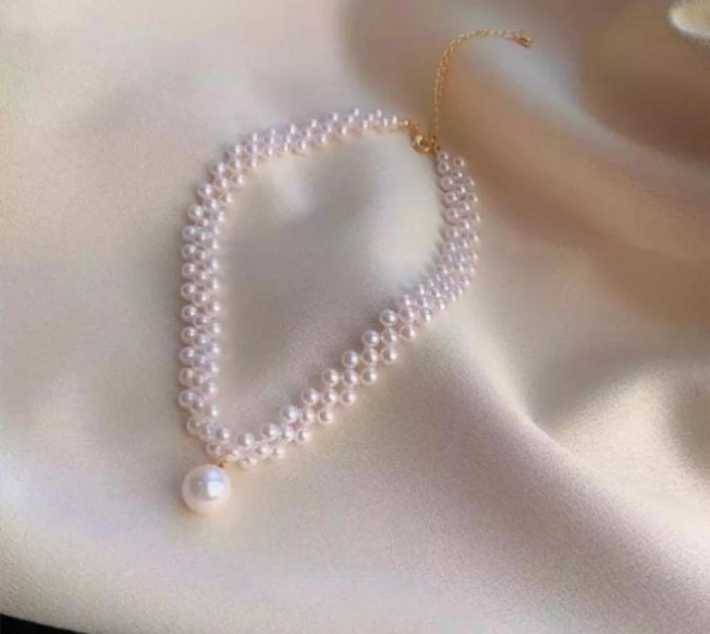 Elegant Women's Pearl Choker